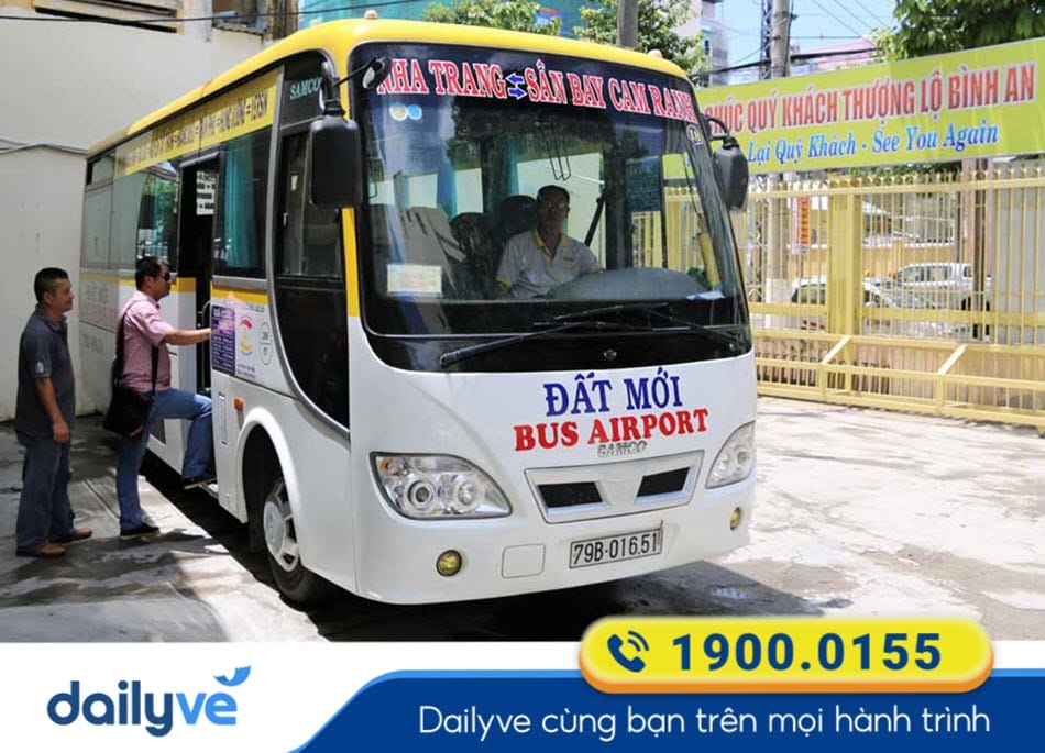 Xe buýt Đất Mới chuyên đưa đón khách từ Sân bay Cam Ranh