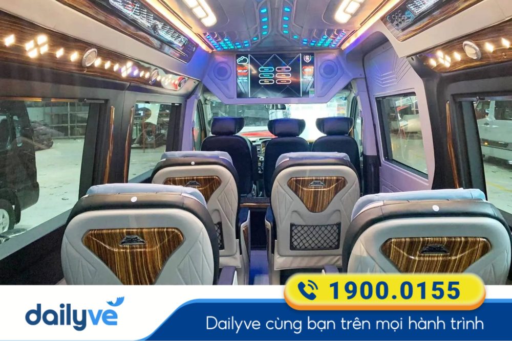 Dòng limousine 9 chỗ của nhà xe Hoa Mai có nhiều chuyến xe trong ngày thuận tiện cho du khách