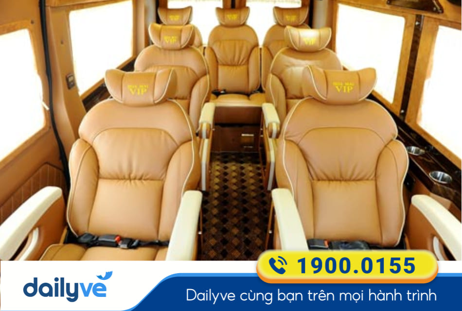 Xe limousine ghế ngồi cung cấp nội thất và tiện ích sang trọng, cao cấp hơn, phù hợp để nghỉ ngơi