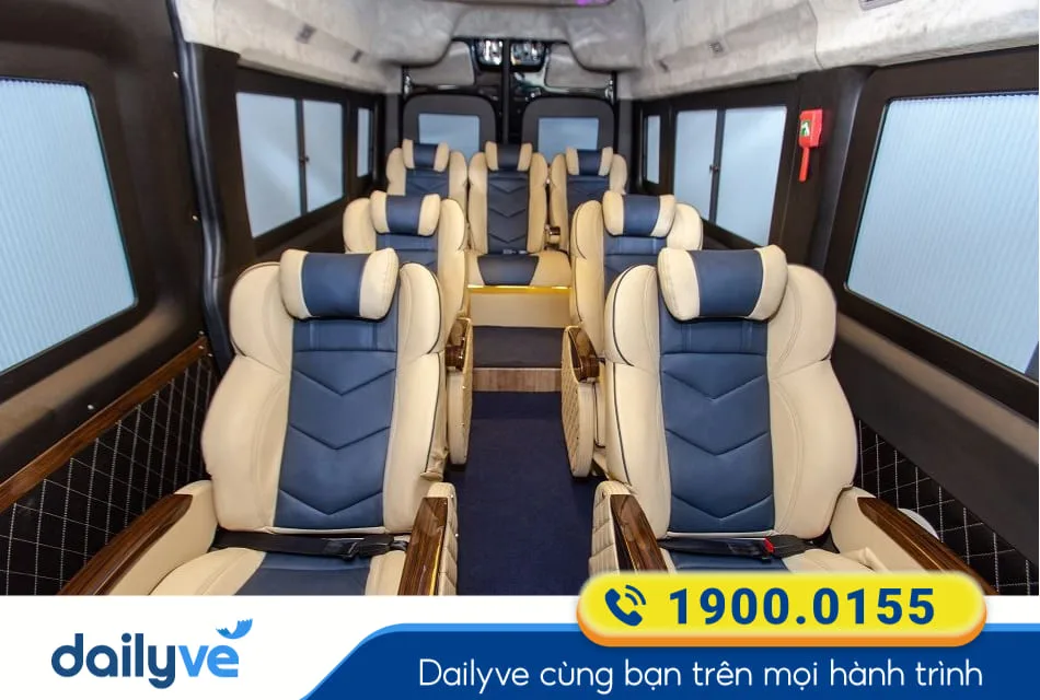 Xe limousine ghế ngồi cung cấp nội thất và tiện ích sang trọng, cao cấp hơn, phù hợp để nghỉ ngơi