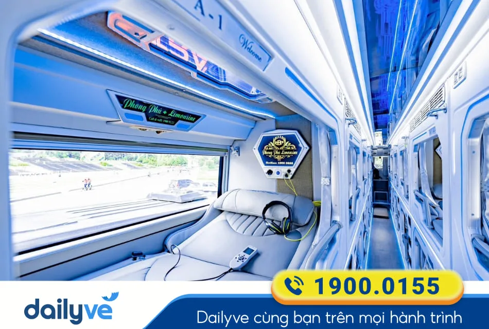 Xe limousine giường nằm cung cấp nội thất và tiện ích sang trọng, cao cấp hơn, phù hợp để nghỉ ngơi