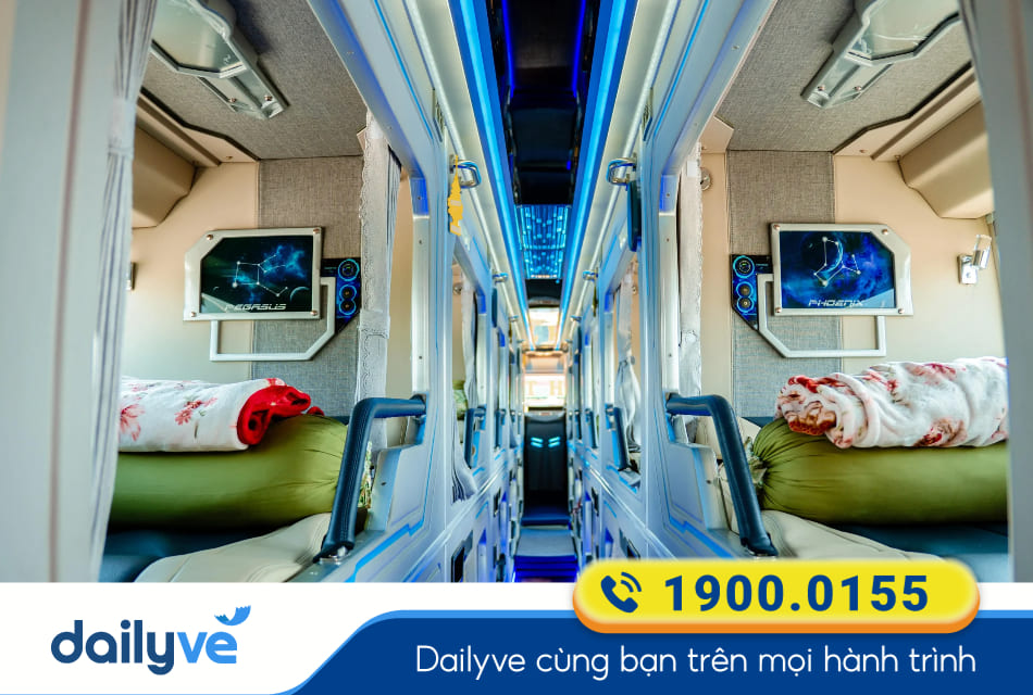 Xe limousine giường nằm cung cấp nội thất và tiện ích sang trọng, cao cấp hơn, phù hợp để nghỉ ngơi