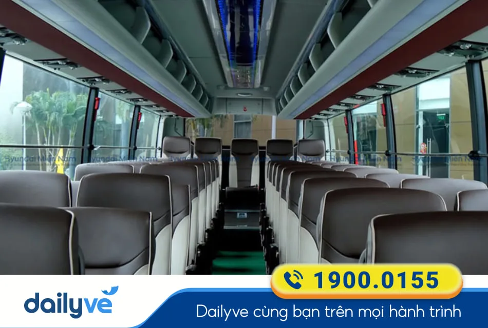 Xe ghế ngồi 45 chỗ là lựa chọn phù hợp cho ai muốn di chuyển nhanh chóng, an toàn