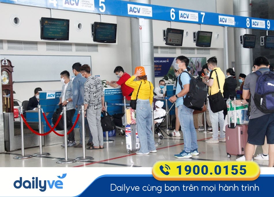Hành khách check-in tại Sân bay Buôn Ma Thuột