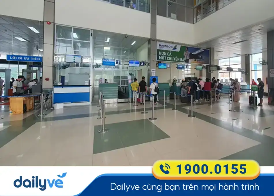 Hành khách check-in -tại Sân bay Côn Đảo