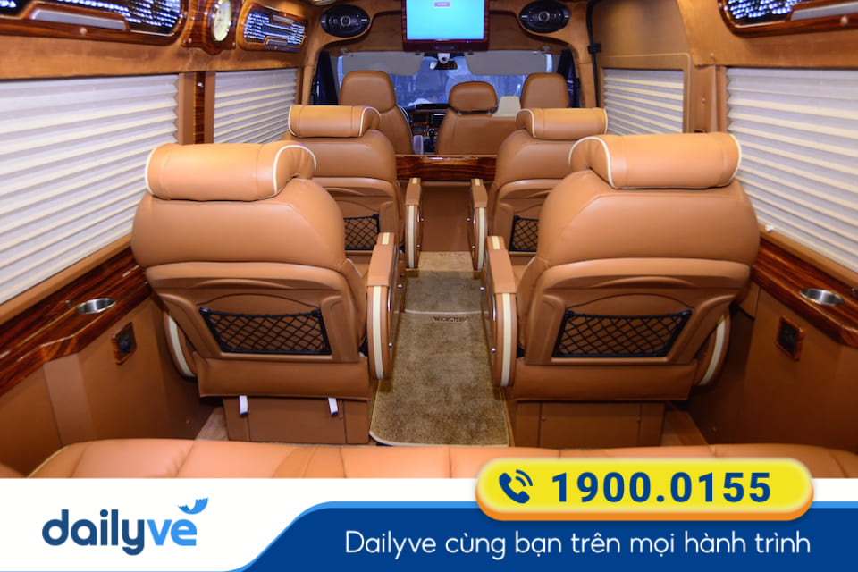 Xe Limousine 9 - 19 chỗ ngồi chạy tuyến Sài Gòn đi Cửa khẩu Mộc Bài