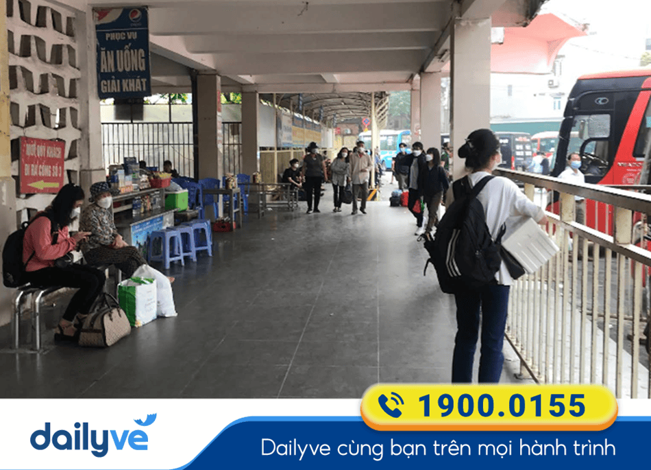 khu-vuc-an-uong-tai-ben-xe-giap-bat