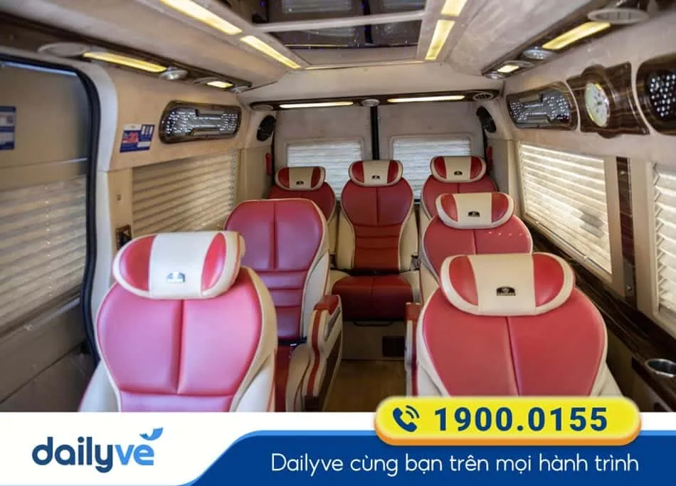 Nội thất xe ghế sang trọng của xe Phú Bình