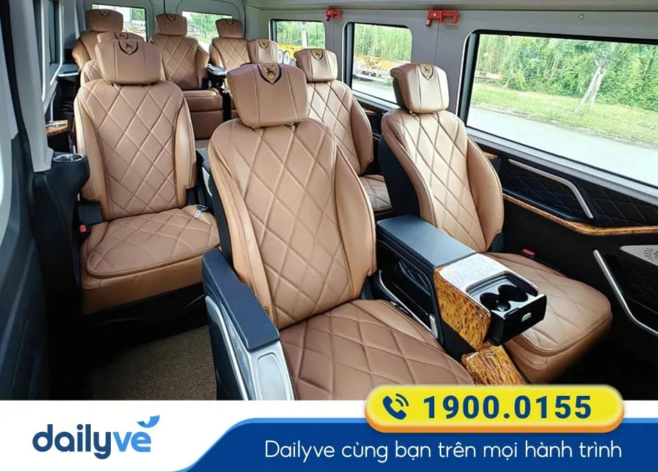 Không gian sang trọng của xe khách Huy Hoàng Limousine