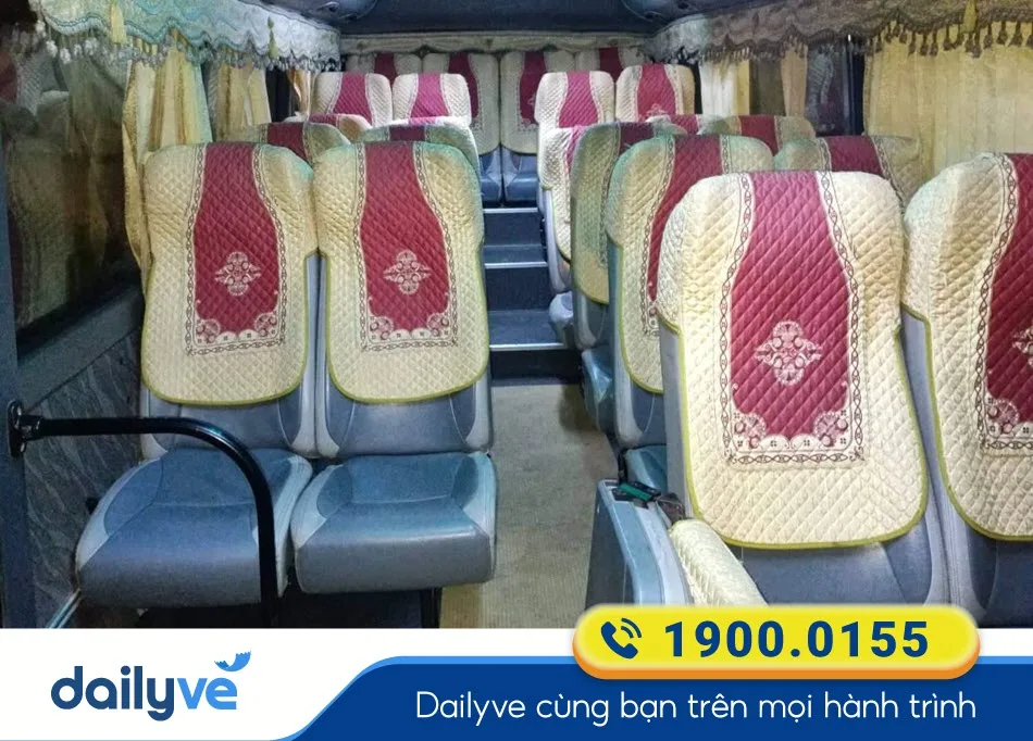 Không gian xe ghế ngồi rộng rãi của nhà xe Thu Bằng